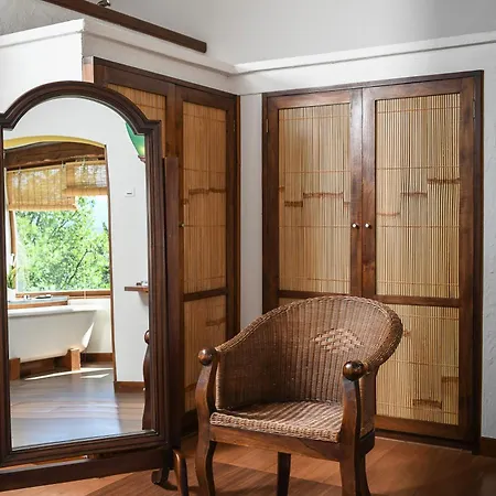 Domaine Du Val De Hotel 4*