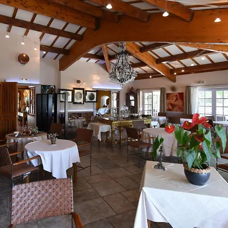 Domaine Du Val De 4*